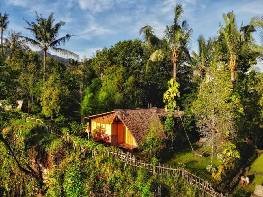 הוילה Ambengan Eco Hut By Valley And 7 Waterfalls מראה חיצוני תמונה