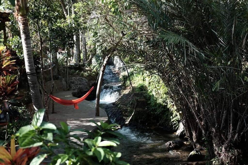 הוילה Ambengan Eco Hut By Valley And 7 Waterfalls מראה חיצוני תמונה